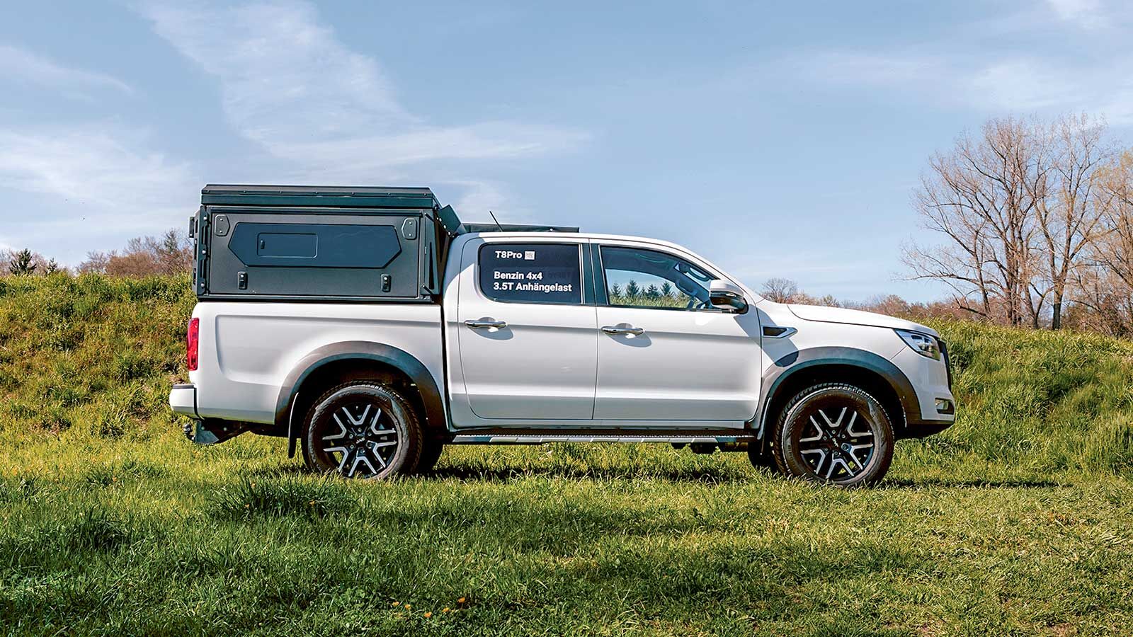 JAC lance son pick-up 4x4 aménagé en camping-car en Suisse.