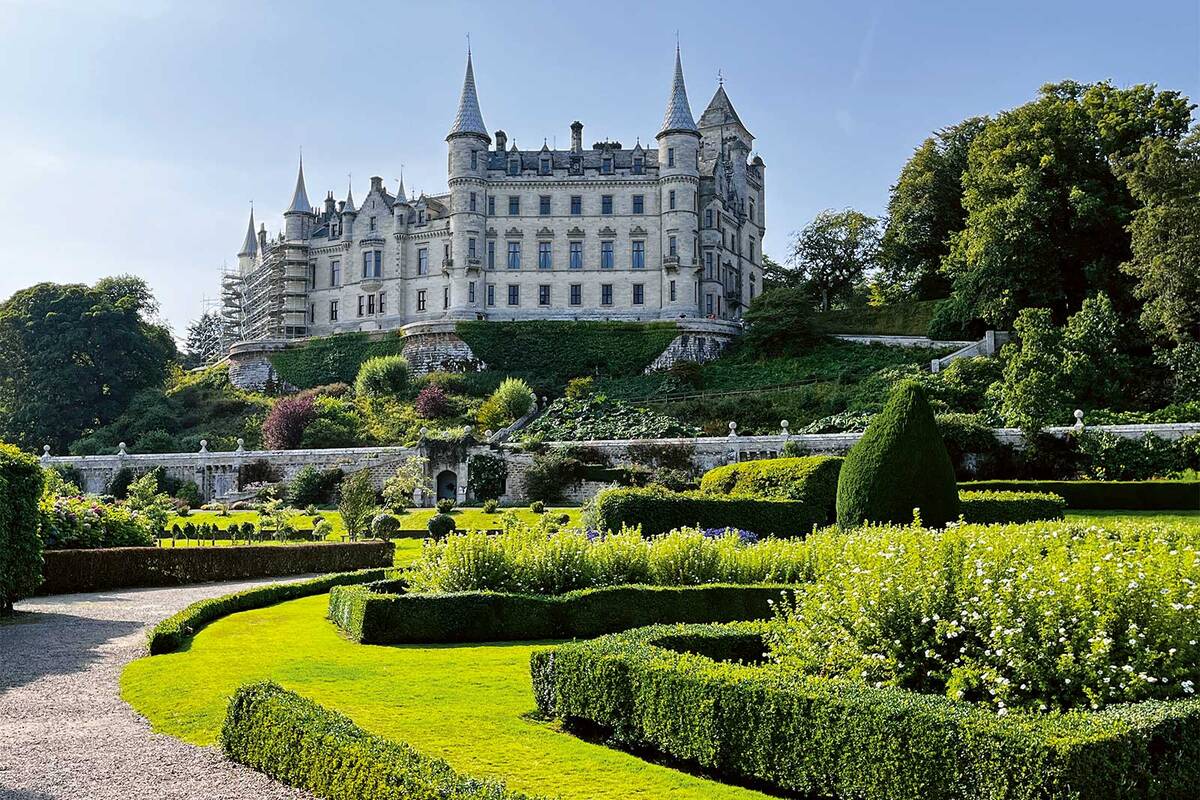 Le château de Dunrobin et ses 189 pièces est le plus grand édifice habité des Highlands du Nord, alors qu’il n’était au XIIIe siècle qu’une tour d’habitation.