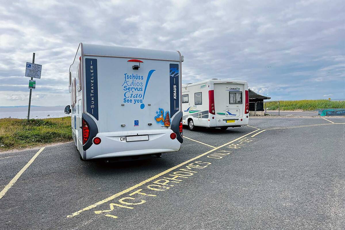 Aire de stationnement pour camping-cars située directement sur le port de Girvan, sur la côte ouest, et offrant une vue imprenable sur la mer et l’île d’Ailsa Craig.