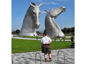 « The Kelpies », deux têtes de cheval en acier inoxydable du sculpteur Andy Scott. Avec près de 30 mètres de haut, ces sculptures sont parmi les plus imposantes d’Écosse.