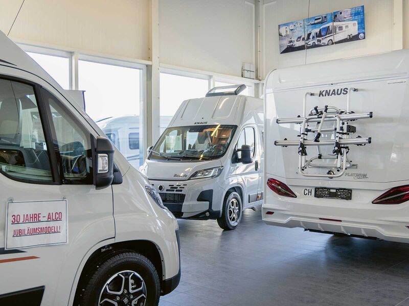 Pratique, le showroom climatisé permet un conseil professionnel par tous les temps.