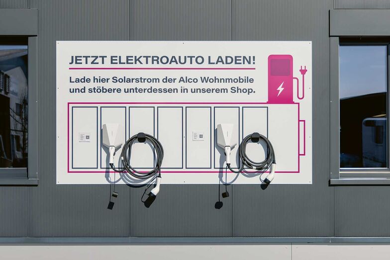 Les utilisateurs de véhicules électriques peuvent recharger leur batterie pendant la visite.