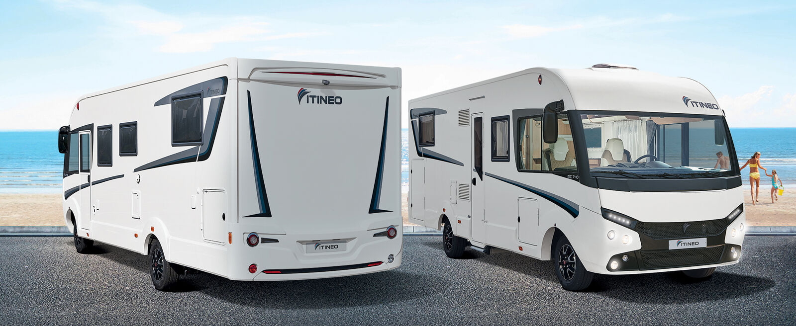 A l’extérieur, le Itineo RC740 bénéficie de la nouvelle décoration des camping-cars intégraux 2020, avec une ligne tricolore, gris anthracite et grise et bleue métallisée, sur les parois latérales et l’embout arrière. La face avant profite également de ce renouveau avec la présence d’un nouveau logo 3D chrome.