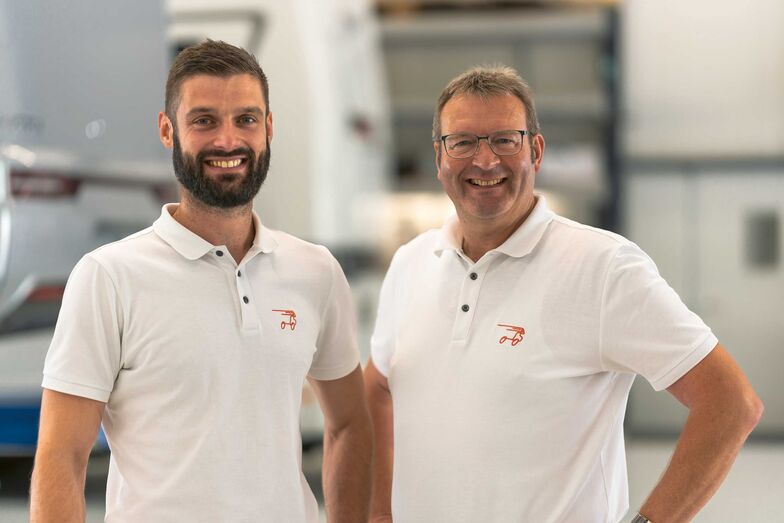 Silvan Dahinden, Directeur général, et son père Guido Dahinden, fondateur et propriétaire de l’entreprise, sont fiers de pouvoir proposer à leurs clients un service d’un niveau de qualité supérieur dans leurs nouveaux locaux.