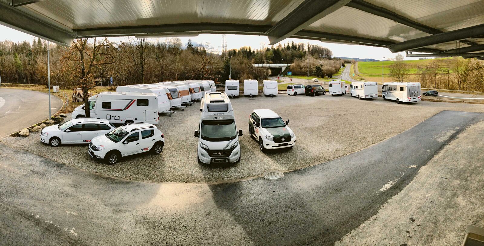 Paroz propose un service complet pour les voitures, le tuning, les caravanes et les camping-cars.