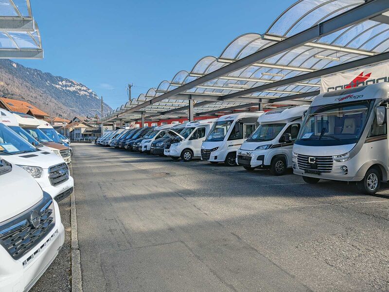 En plus des derniers modèles de Carthago, Malibu, Dethleffs, Sunlight, Knaus, Weinsberg, Crosscamp et Fendt, Top Camp AG dispose d’une flotte de location d’environ 40 véhicules.