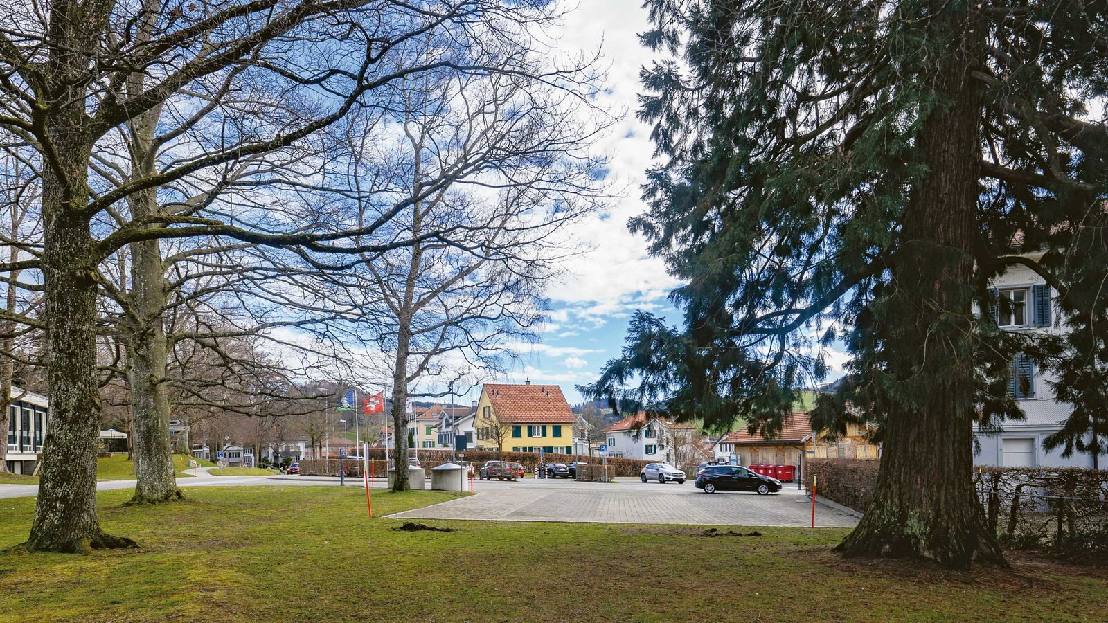 L’aire de stationnement « Im Bad » bénéficie d’une situation centrale et peut accueillir deux camping-cars sur des places réservables via l’application Parkn’Sleep.