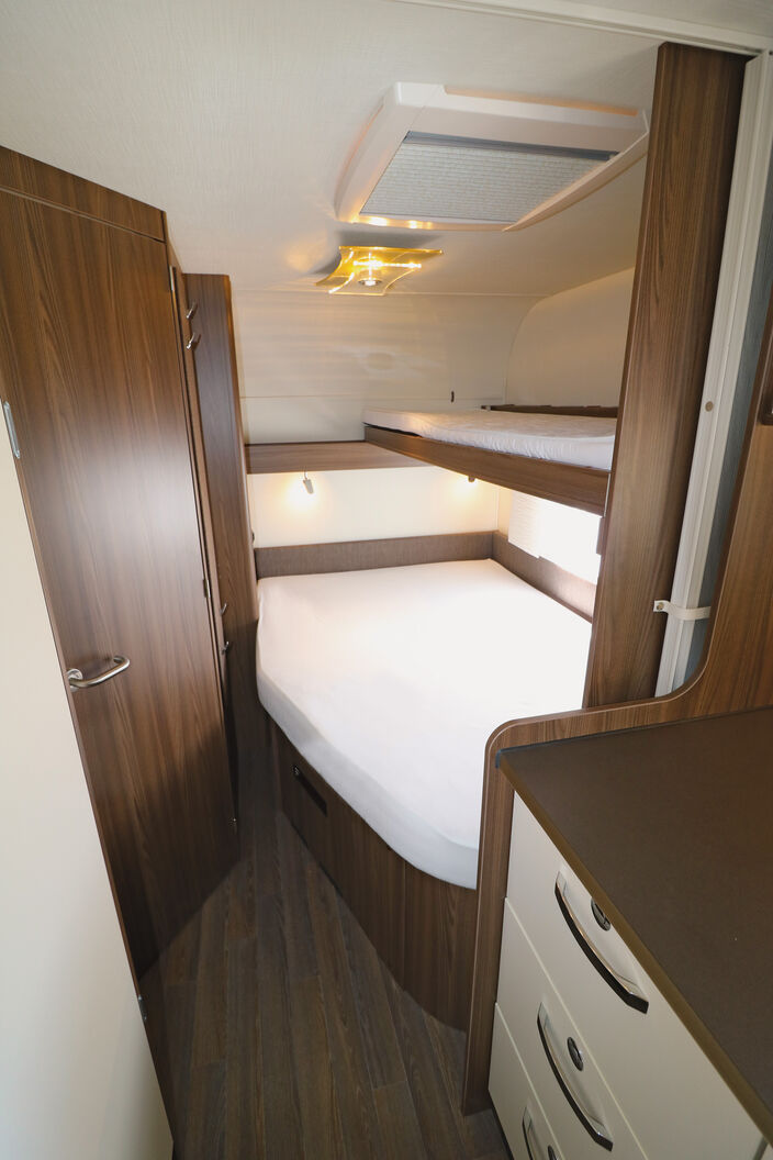 Lit fixe confortable avec matelas en mousse à haute densité 5 zones, sommier à lattes spécial avec bords en caoutchouc et partie haute réglable.