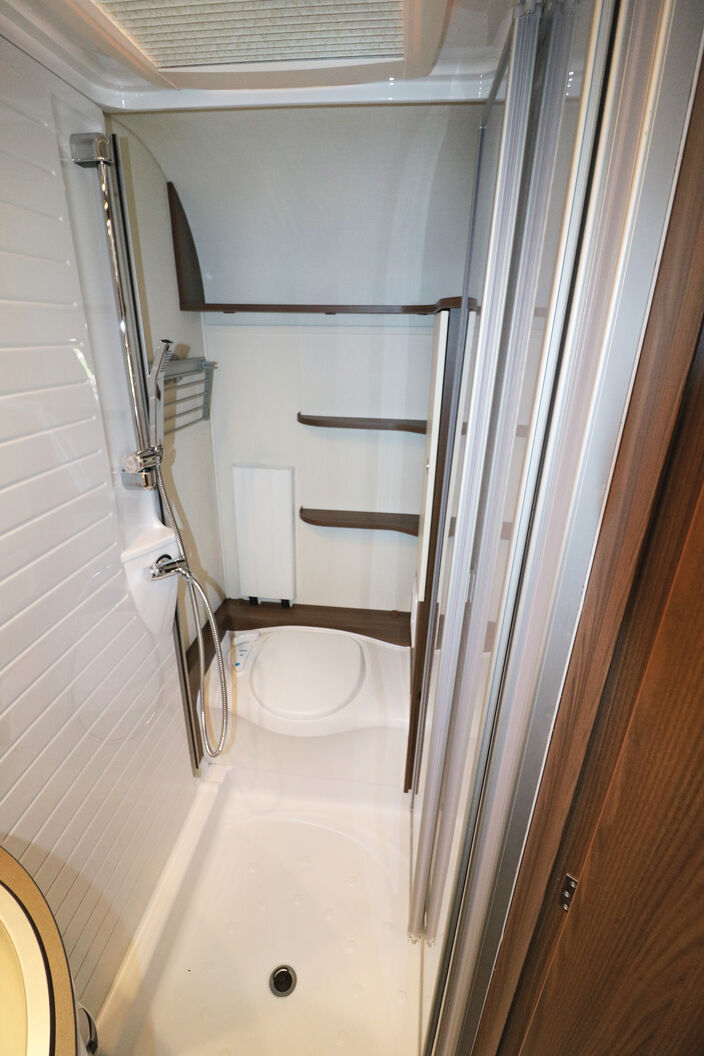 L’excellente liberté de mouvement permet une position assise parfaite sur le WC.