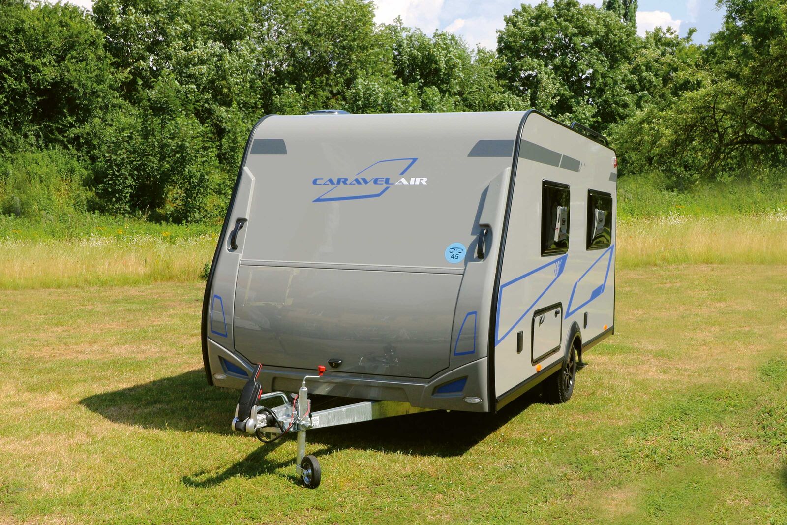 La nouvelle Sport Line 410 avec nouveau design extérieur et le revêtement en fibre des parois.