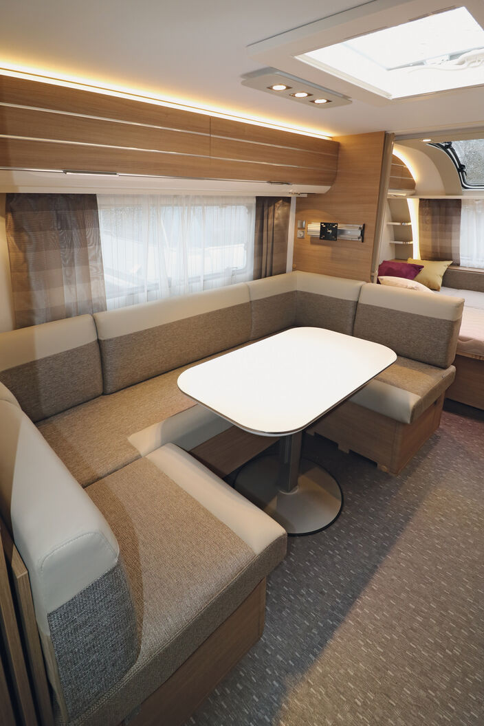 La banquette latérale en U convainc par son espace et son confort.