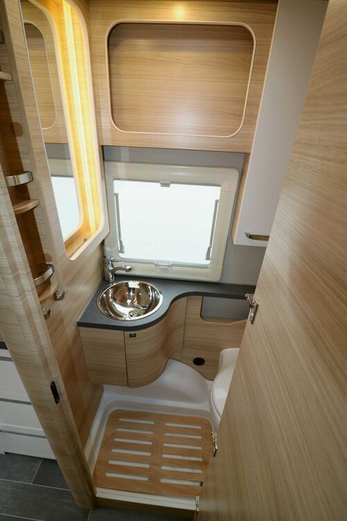 Si la surface de 105 par 75 cm est bien exploitée, elle n’offre qu’une liberté de mouvement moyenne.