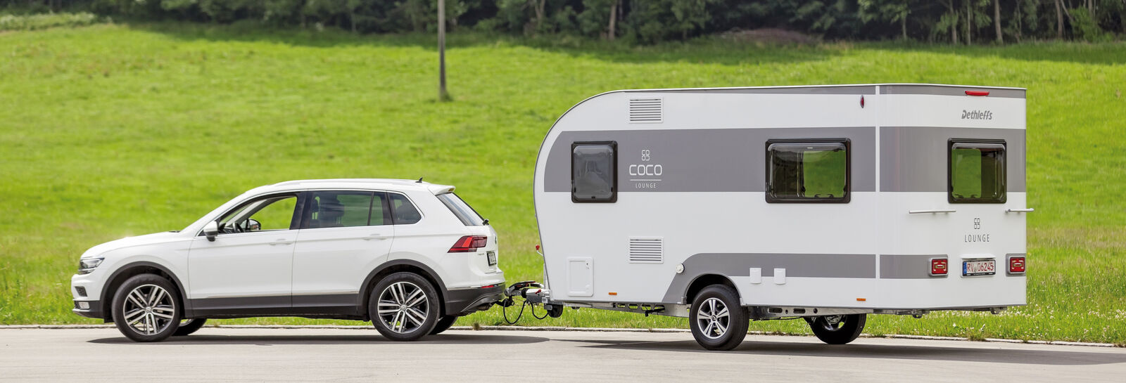 La partie avant saura se faire remarquer avec sa fenêtre arrondie qui est à la fois un lanterneau et une fenêtre de cuisine.