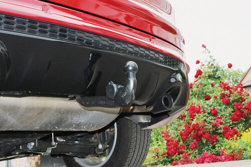 Confort : crochet dépliable électriquement avec prise électrique intégrée.