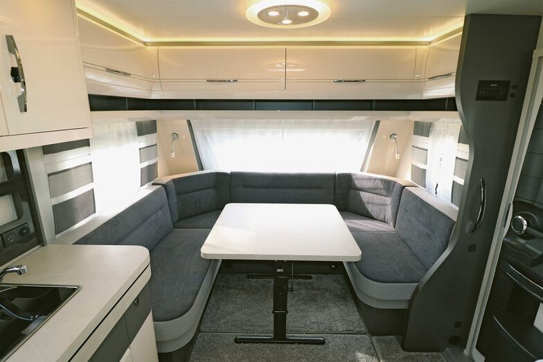 L’intérieur moderne offre immédiatement une agréable sensation d’espace et une grande liberté de mouvement.