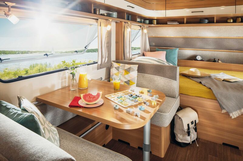 La version 65ème anniversaire de la caravane LMC Style 493 K avec de nombreux équipements de série.