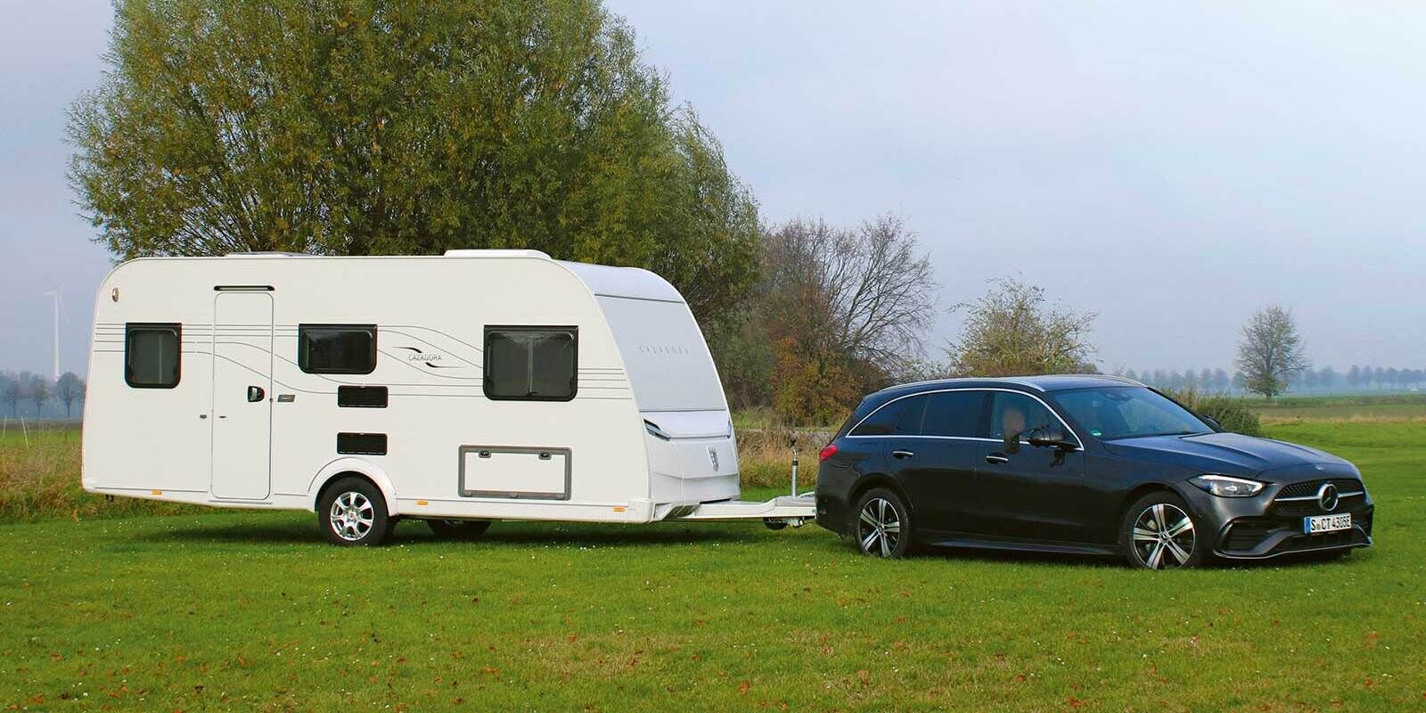 Die Verbindung von aerodynamischer Raffinesse, optimaler Fahrdynamik und eleganter Designästhetik verleihen dem Cazadora 460 E einen unverwechselbaren Auftritt.