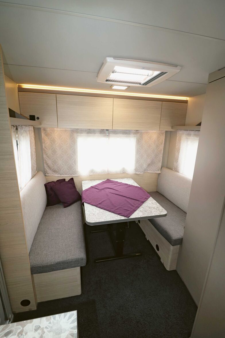 Le mobilier clair du Caracito offre une grande sensation d’espace et présente une qualité de finition correcte.