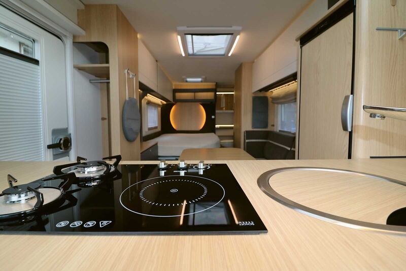 La vue dégagée de l’avant vers l’arrière offre une sensation d’espace dans la Videro 580 D.