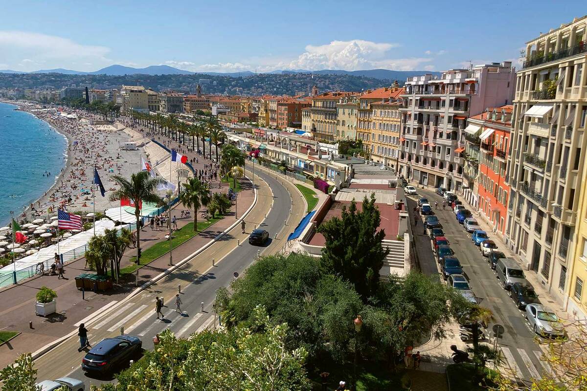 In Nizza herrscht auch im Frühsommer bereits reges Treiben zwischen den Altstadtgassen und an den Stränden.