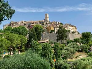 Im Hinterland der Côte d'Azur findet man unbekannte, historische Orte  und Städtchen.
