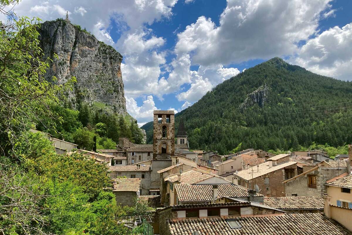 Das Örtchen Castellane mit mehreren Campingplätzen eignet sich als Ausgangsort für die Region.