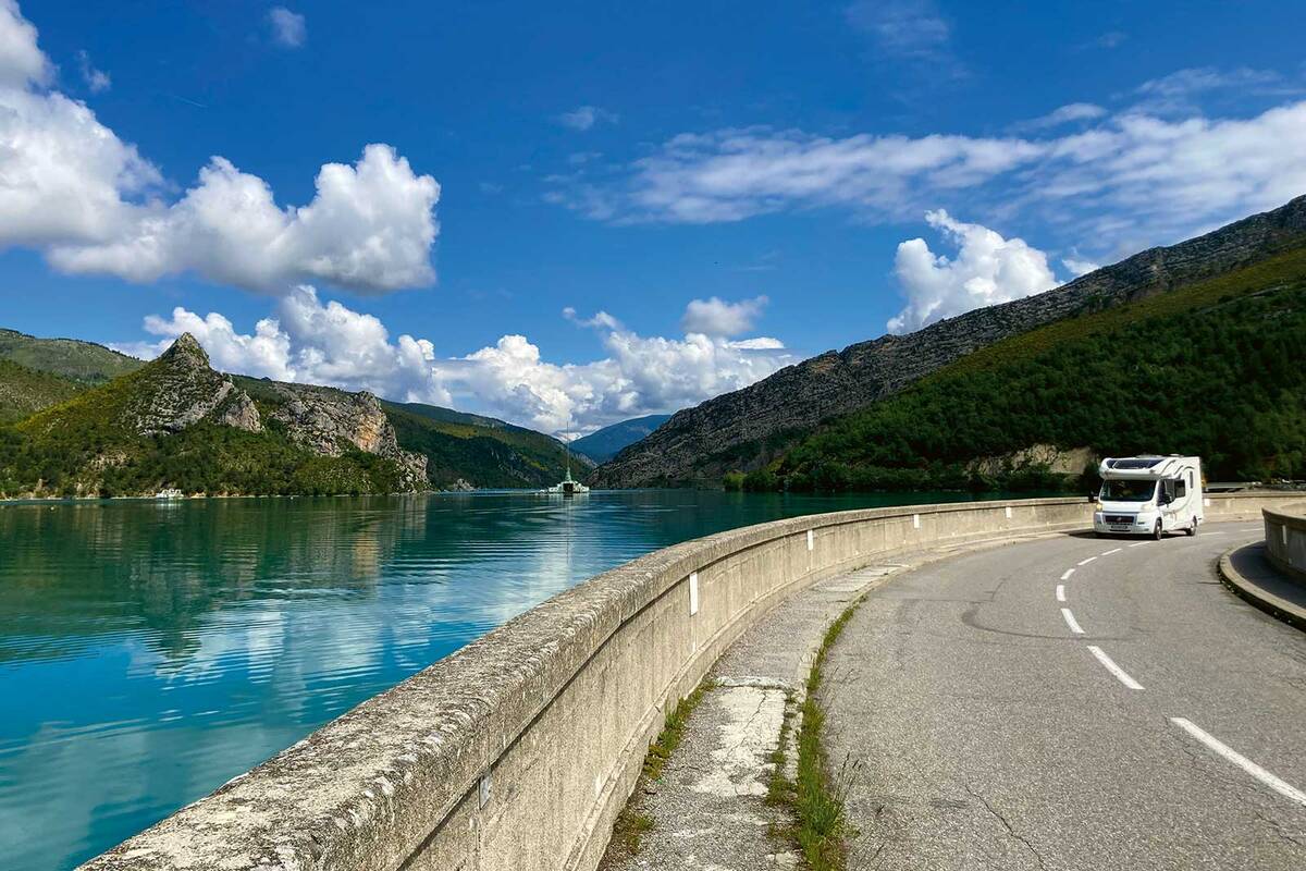 Gemütliches Erkunden entlang des Verdons und seiner Stauseen.