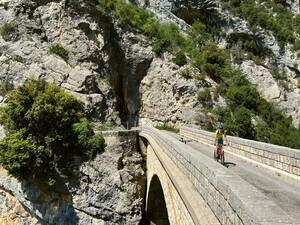 Il vaut la peine d’emporter son vélo pour découvrir les magnifiques paysages.