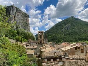 La petite localité de Castellane, qui compte plusieurs campings, est un point de départ idéal pour découvrir la région.