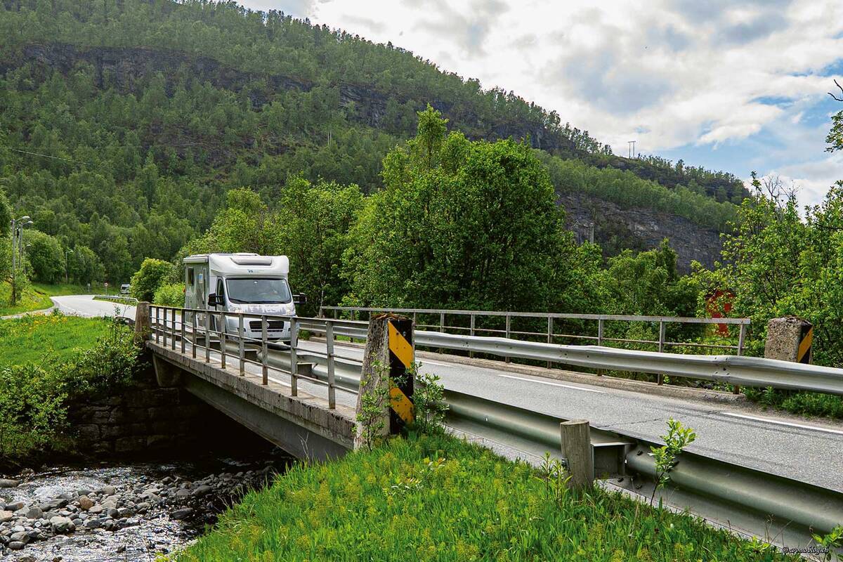 Presque l’équivalent norvégien du Chemin Creux en Suisse : le très discret pont de Storelvan silta est un passage obligé pour tous ceux qui veulent traverser la Norvège du sud au nord et inversement.