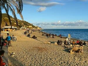 In Finale Ligure an der Riviera stehen wir erstmals am Meer und geniessen die Sonne sowie den Meerduft.