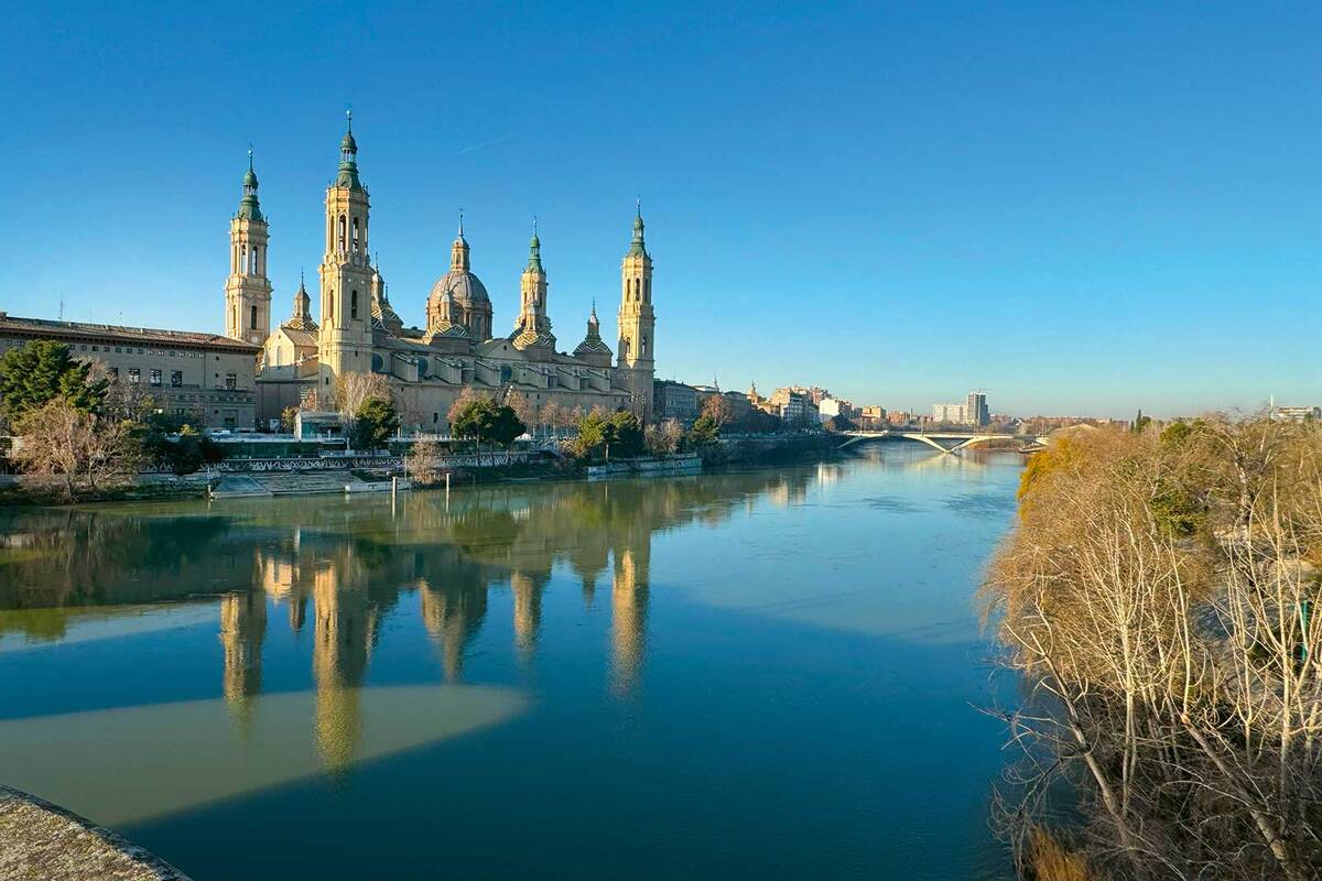 Eindrucksvoll präsentiert sich die Basílica del Pilar in Saragossa. Sie ist die grösste und eine der wichtigsten Barockkirchen Spaniens.