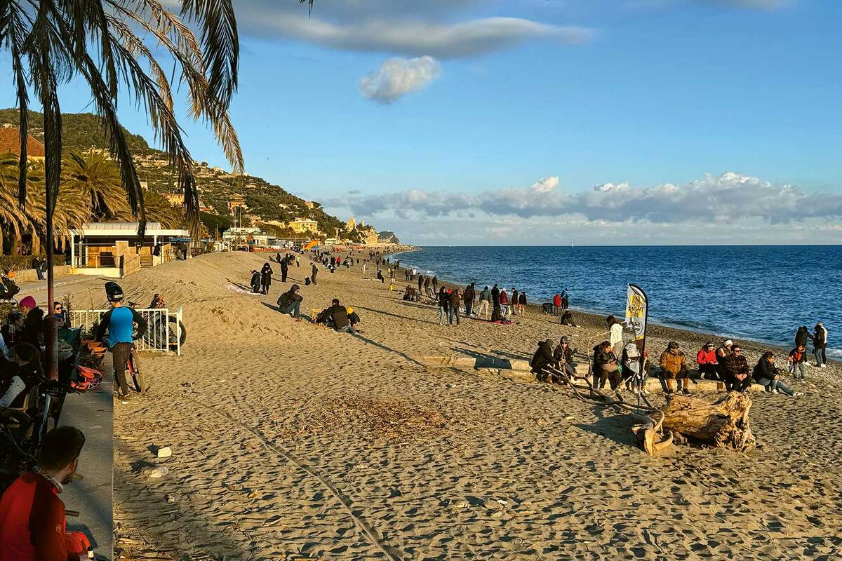 À Finale Ligure, sur la riviera, nous sommes pour la première fois sur la côte et profitons du soleil et de l’odeur de la mer.