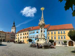 Die barocke Dreifaltigkeitssäule auf dem Stadtplatz in Mikulov.