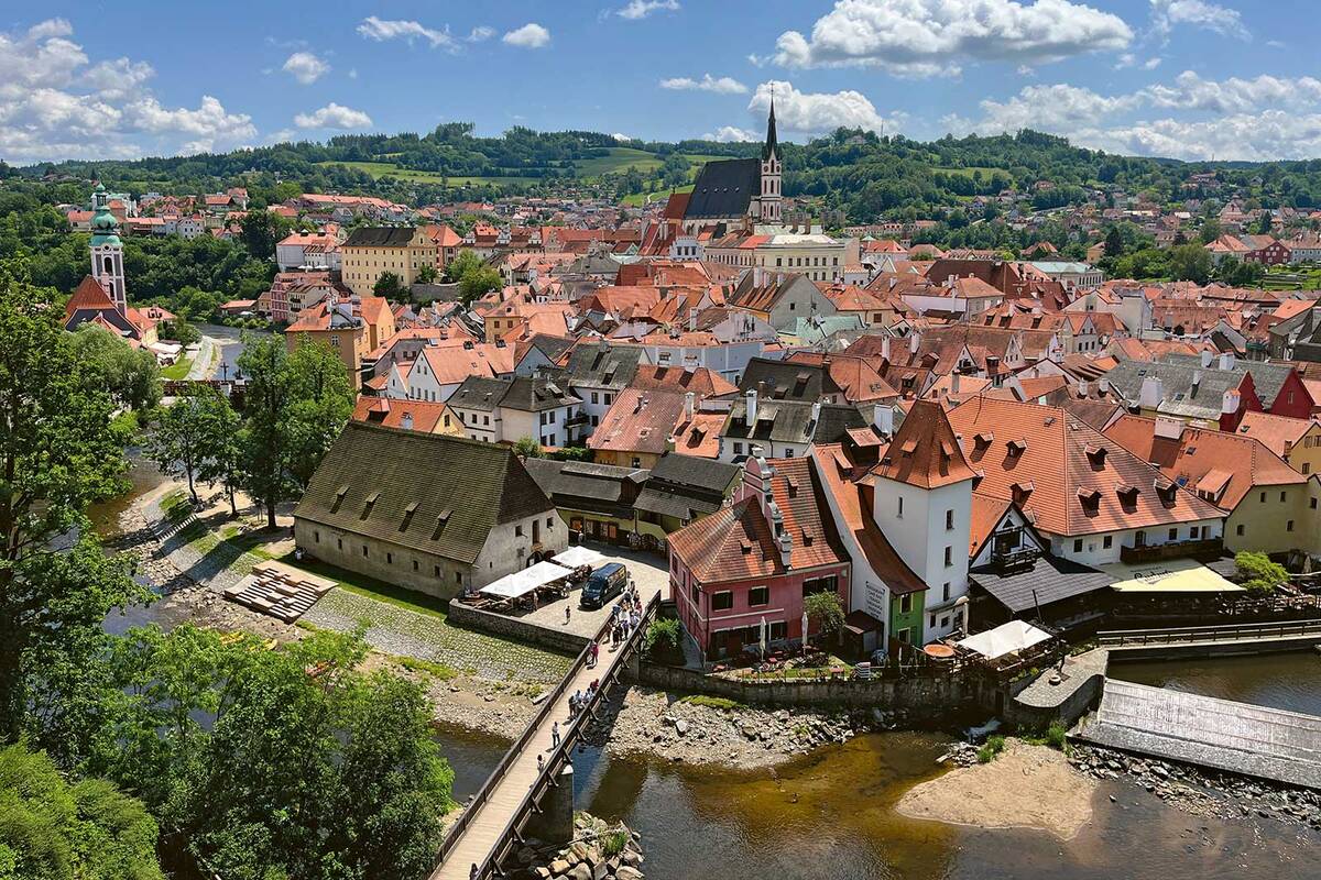 Aussicht von der Burg Český Krumlov auf die Stadt.