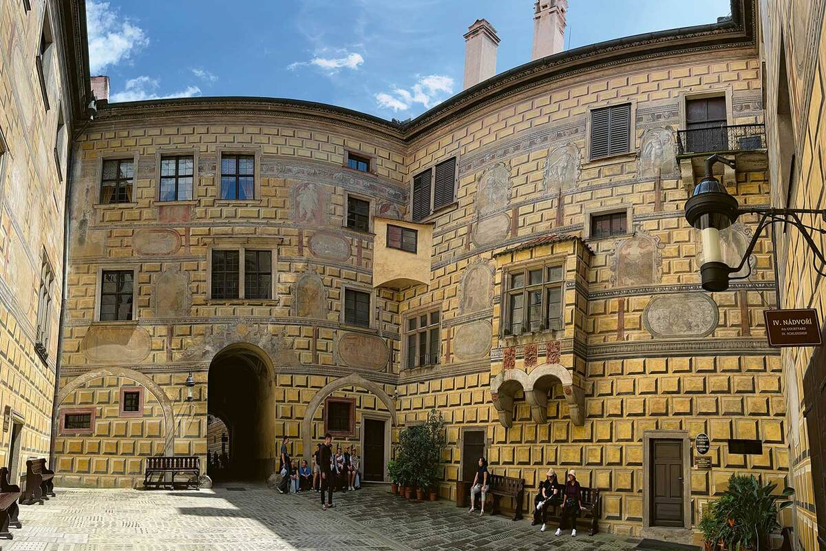 Mittelalterliches Ambiente im Burghof.