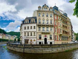 La monarchie danubienne se rendait autrefois en cure à Carlsbad. La vieille ville a conservé toute son élégance.
