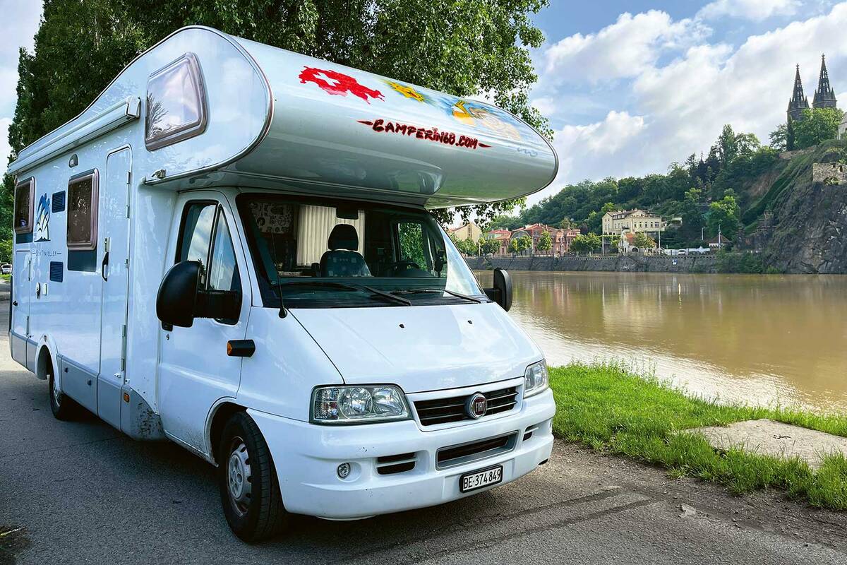 Le camping-car au bord de la Vltava, au camping de Prague.