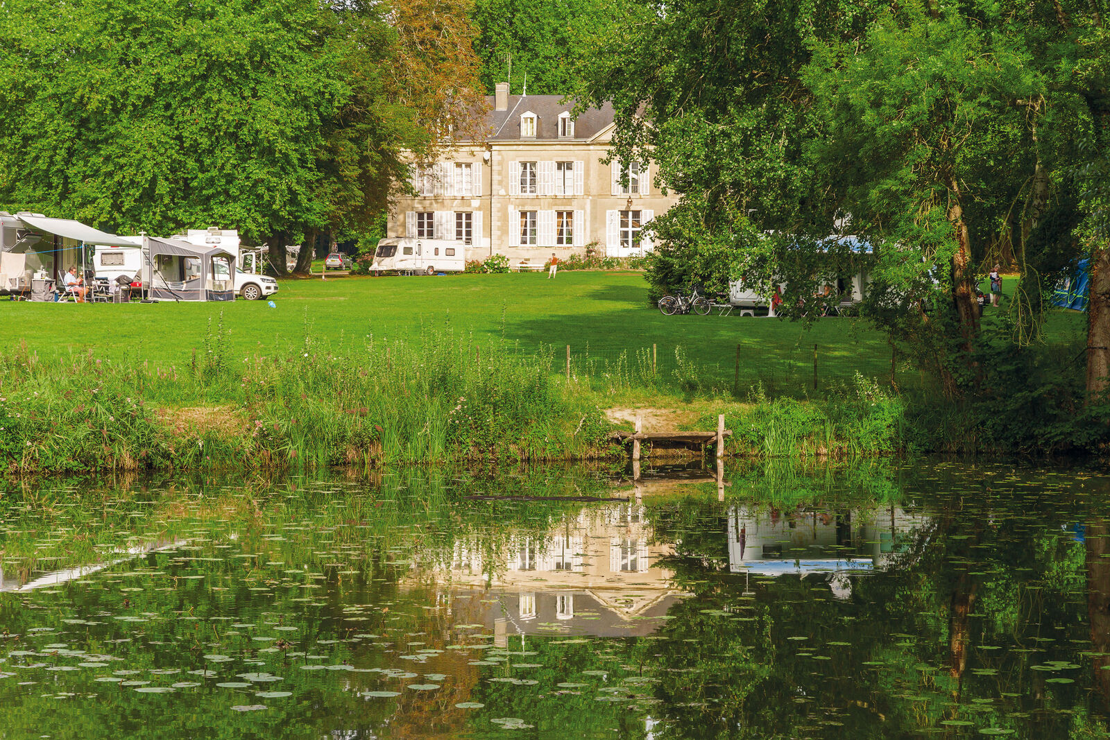 Dans les campings Le French Time, les propriétaires aiment partager leurs passions : nature, patrimoine, gastronomie, randonnée.