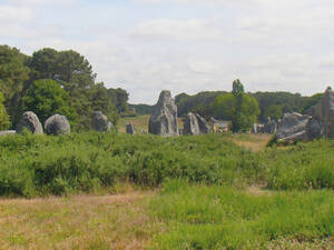 Les pierres de Carnac ont été érigées 4500 ans avant notre ère.