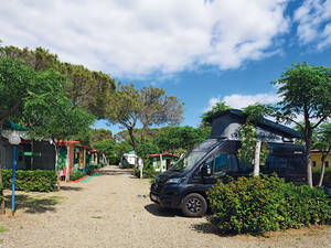 Auch am Campingplatz war so gut wie nichts los. Der Patron nutzte die Zeit und verpasste der Anlage einen neuen Farbanstrich.