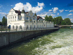 Landshut : des bâtiments prestigieux sont construits sur les rives de l’Isar.