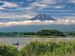 Le Fuji-san, sacré pour les Japonais, est sans doute le volcan le plus célèbre du Japon.