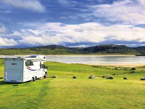 Ausgezeichnetes Quartier finden wir auf dem Rosguill Holiday Park.