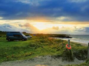 Rien que l’océan et nous – c’est l’impression que nous avons au camping de Renvyle Beach.