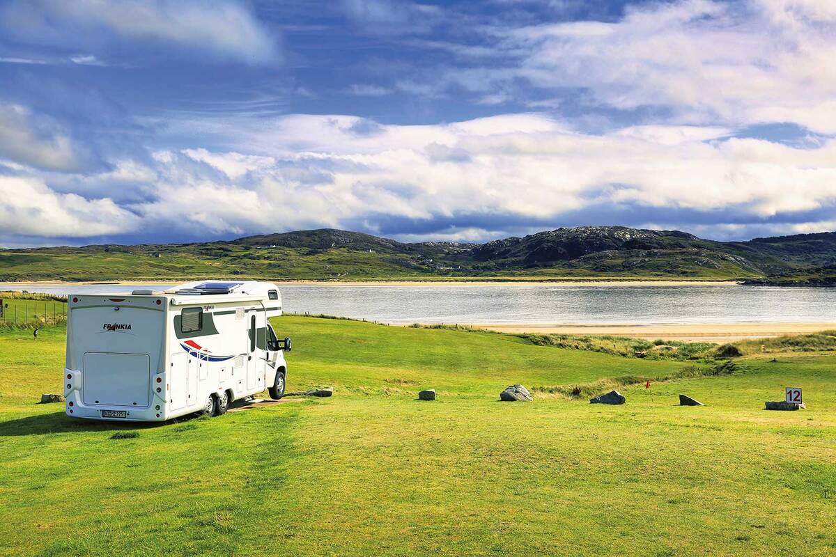 Nous trouvons un excellent emplacement au Rosguill Holiday Park.