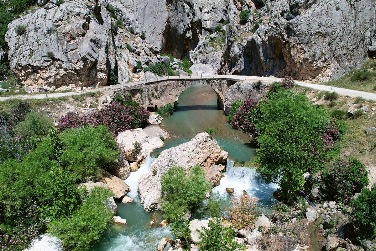 Des ponts vieux de 2000 ans sur lesquels on circule encore.