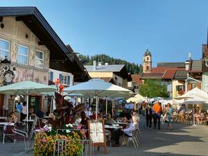 Das malerische Ortszentrum von Mittenwald lohnt einen Besuch.