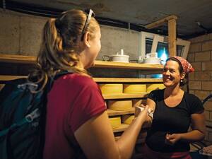 Im Käselager auf der Alp Grat liegt ein Teil der rund 200 Tonnen Alpkäse, die jährlich in Uri produziert werden.