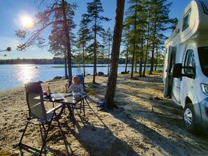 Frühstück mit Aussicht an einem der vielen Seen.